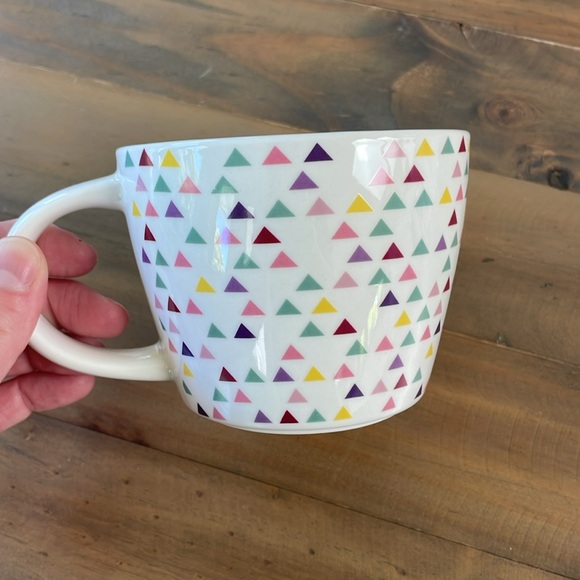 🌷5/$20🌷 Triangle Pattern Mug - Picture 4 of 8